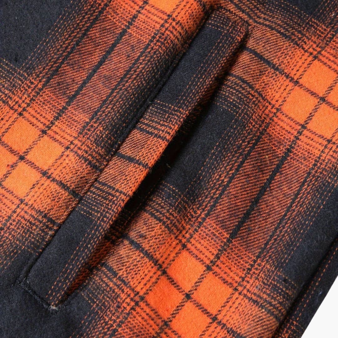 Bold Outdoor Plaid Jacket - Stylish Comfort for Adventurers