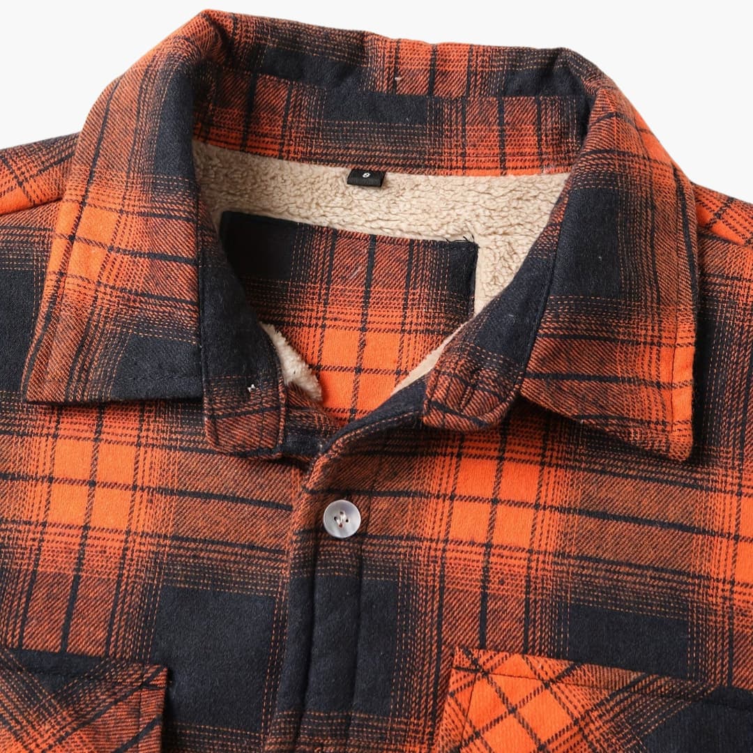Bold Outdoor Plaid Jacket - Stylish Comfort for Adventurers