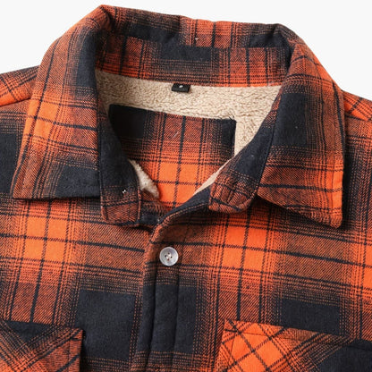 Bold Outdoor Plaid Jacket - Stylish Comfort for Adventurers
