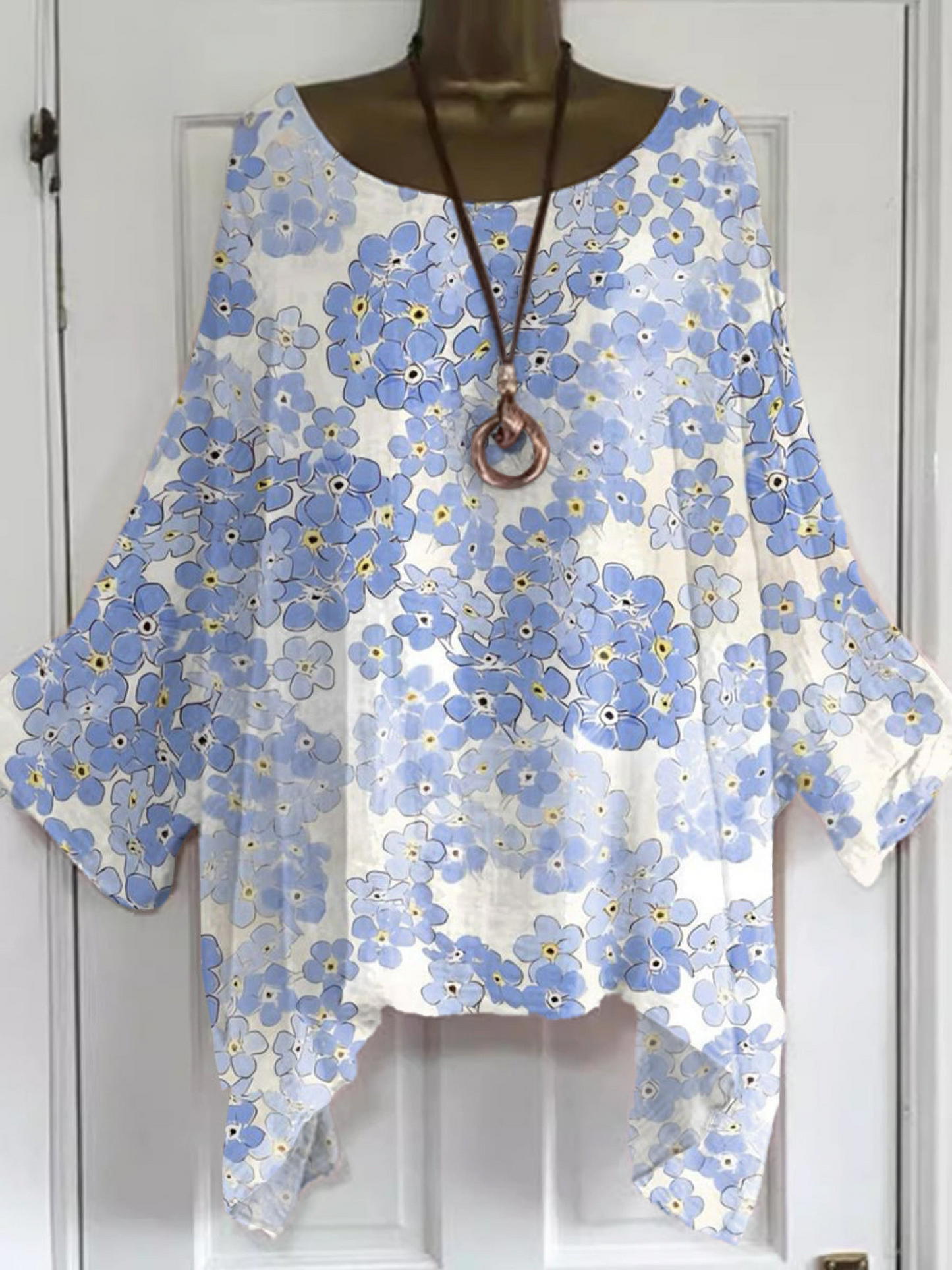 Women's Top - Elegant Floral Print with Pockets for Casual Style